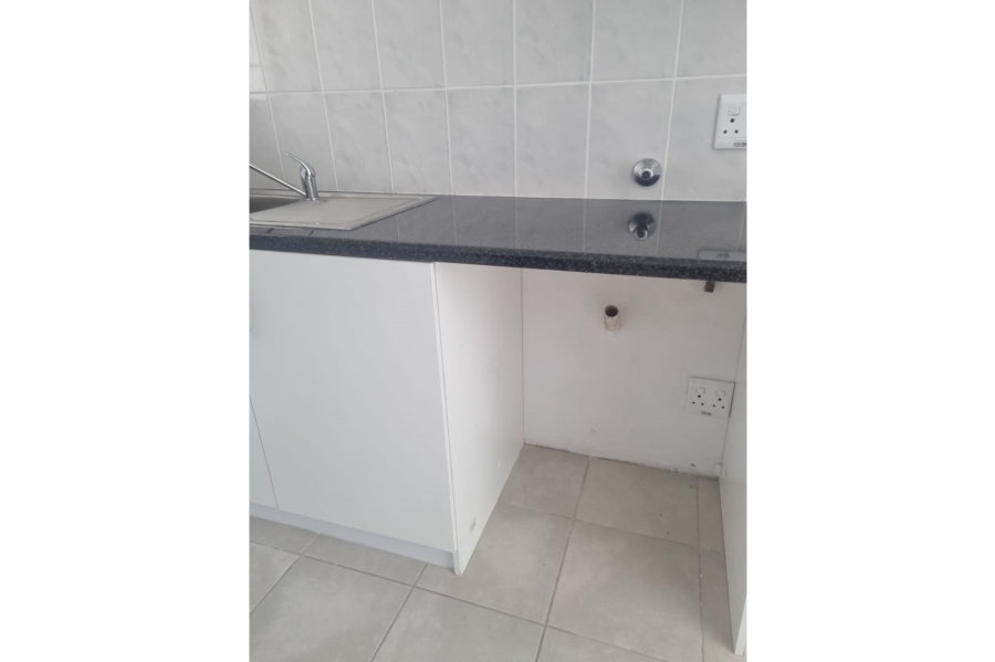 1 Bedroom Property for Sale in Goodwood Central Western Cape